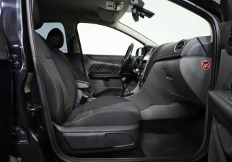 Подержанный автомобиль Ford Focus Sedan 2010 года (21 фото)