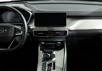 Подержанный автомобиль Geely Coolray 2023 года (14 фото)