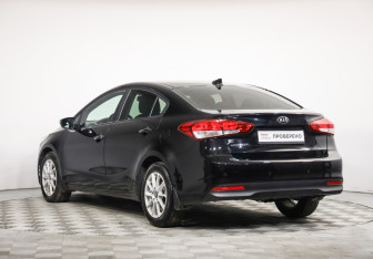 Подержанный автомобиль Kia Cerato Sedan 2018 года (7 фото)
