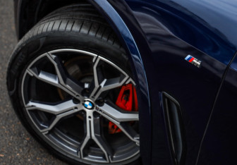 Подержанный автомобиль BMW X5 2021 года (10 фото)