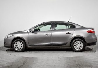 Подержанный автомобиль Renault Fluence 2011 года (8 фото)