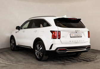 Подержанный автомобиль Kia Sorento 2022 года (7 фото)