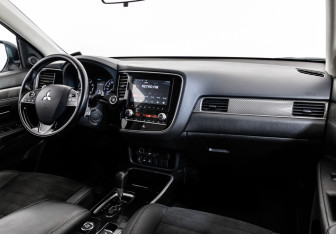 Подержанный автомобиль Mitsubishi Outlander 2021 года (9 фото)