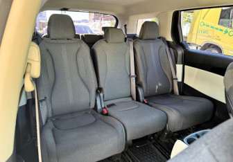 Подержанный автомобиль Kia Carnival 2021 года (17 фото)