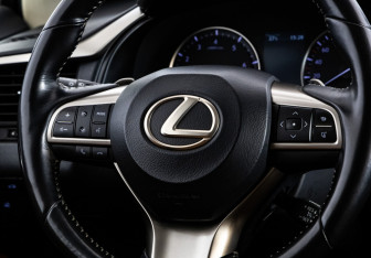 Подержанный автомобиль Lexus RX 2019 года (12 фото)