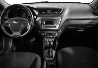 Подержанный автомобиль Kia Rio Hatchback 2016 года (15 фото)