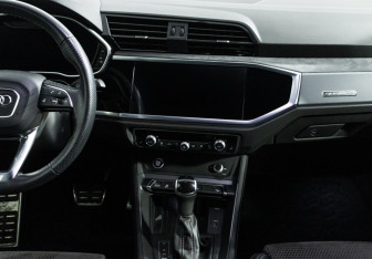 Подержанный автомобиль Audi Q3 2021 года (14 фото)