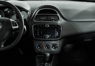 Подержанный автомобиль Fiat Punto Hatchback 2012 года (14 фото)