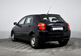 Подержанный автомобиль Toyota Corolla Hatchback 2006 года (7 фото)