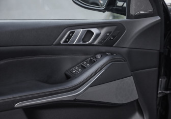 Подержанный автомобиль BMW X5 2019 года (28 фото)