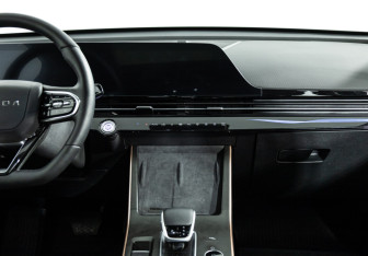 Подержанный автомобиль Omoda C5 2024 года (14 фото)