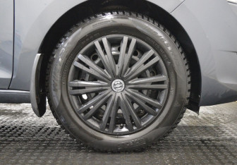 Подержанный автомобиль Skoda Rapid Liftback 2016 года (9 фото)