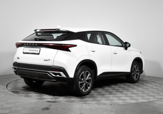 Подержанный автомобиль Omoda C5 2024 года (5 фото)