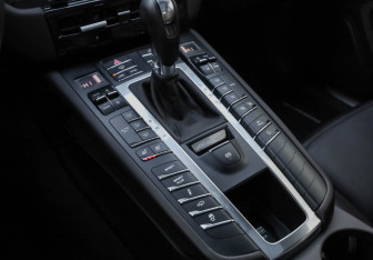 Подержанный автомобиль Porsche Macan 2014 года (24 фото)