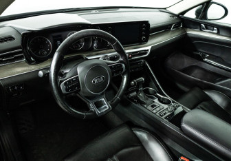 Подержанный автомобиль Kia K5 2021 года (11 фото)