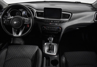 Подержанный автомобиль Kia Ceed Hatchback 2018 года (13 фото)