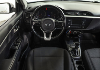 Подержанный автомобиль Kia Rio Sedan 2020 года (10 фото)