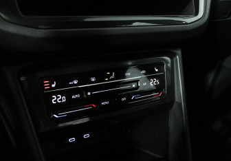 Подержанный автомобиль Volkswagen Tiguan 2021 года (17 фото)