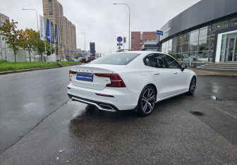 Подержанный автомобиль Volvo S60 2020 года (4 фото)