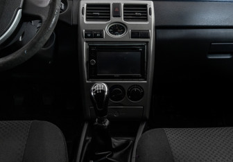 Подержанный автомобиль LADA (ВАЗ) Priora Hatchback 2013 года (12 фото)
