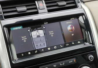 Подержанный автомобиль Land Rover Discovery 2017 года (36 фото)
