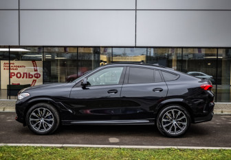 Подержанный автомобиль BMW X6 2019 года (10 фото)