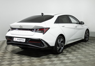 Подержанный автомобиль Hyundai Elantra Sedan 2024 года (5 фото)