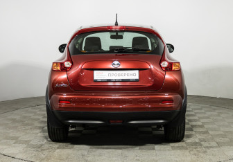 Подержанный автомобиль Nissan Juke 2011 года (6 фото)