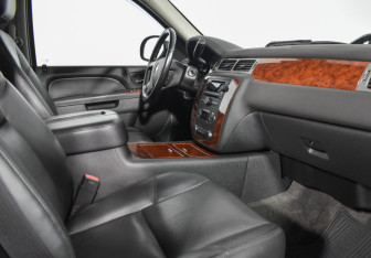 Подержанный автомобиль Chevrolet Tahoe 2013 года (16 фото)