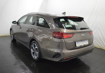 Подержанный автомобиль Kia Ceed Wagon 2019 года (7 фото)