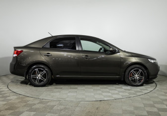 Подержанный автомобиль Kia Cerato Sedan 2010 года (4 фото)