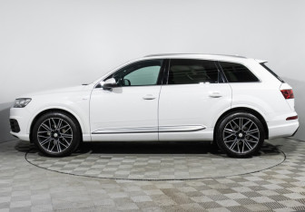 Подержанный автомобиль Audi Q7 2018 года (8 фото)