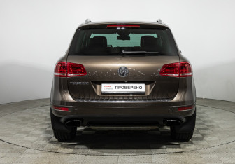 Подержанный автомобиль Volkswagen Touareg 2013 года (6 фото)