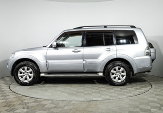 Подержанный автомобиль Mitsubishi Pajero 2011 года (8 фото)