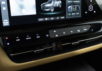 Подержанный автомобиль Changan UNI-K 2023 года (22 фото)