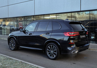 Подержанный автомобиль BMW X5 2020 года (7 фото)