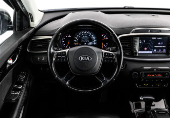 Подержанный автомобиль Kia Sorento 2018 года (12 фото)