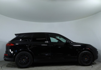 Подержанный автомобиль Porsche Cayenne 2016 года (4 фото)