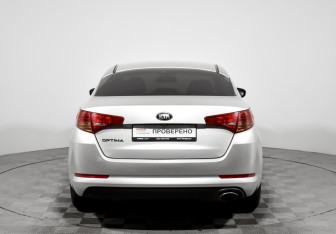 Подержанный автомобиль Kia Optima Sedan 2012 года (6 фото)