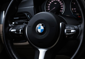 Подержанный автомобиль BMW X1 2021 года (16 фото)