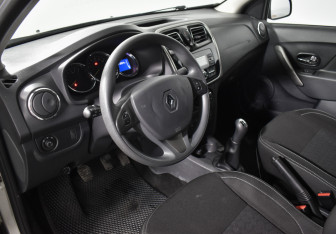 Подержанный автомобиль Renault Logan Sedan 2018 года (9 фото)