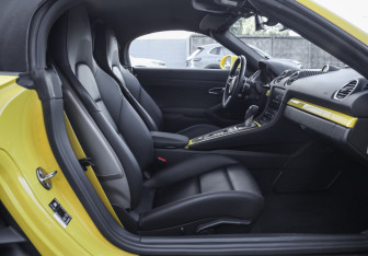 Подержанный автомобиль Porsche Boxster 2020 года (32 фото)