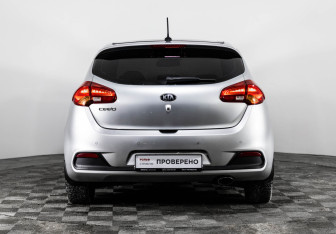 Подержанный автомобиль Kia Ceed Hatchback 2013 года (7 фото)