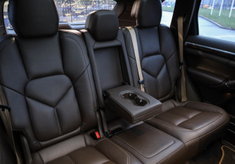 Подержанный автомобиль Porsche Cayenne 2016 года (34 фото)