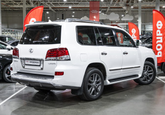 Подержанный автомобиль Lexus LX 2013 года (7 фото)