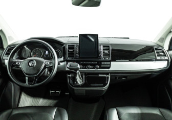 Подержанный автомобиль Volkswagen Multivan 2018 года (13 фото)