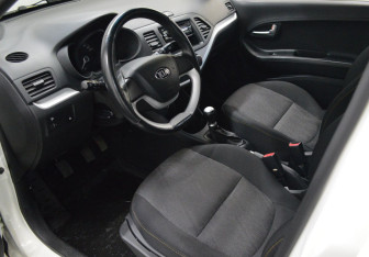 Подержанный автомобиль Kia Picanto 2014 года (10 фото)