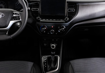 Подержанный автомобиль Hyundai Solaris Sedan 2021 года (13 фото)