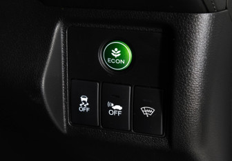 Подержанный автомобиль Honda Vezel 2014 года (20 фото)