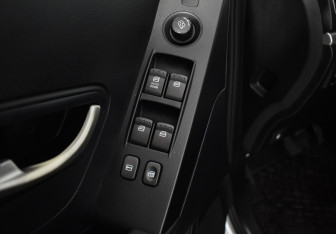 Подержанный автомобиль SsangYong Actyon 2011 года (13 фото)